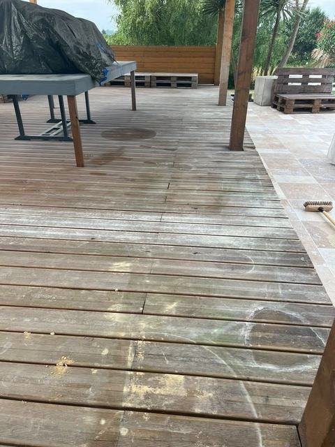 Terrasse en bois avant nettoyage
