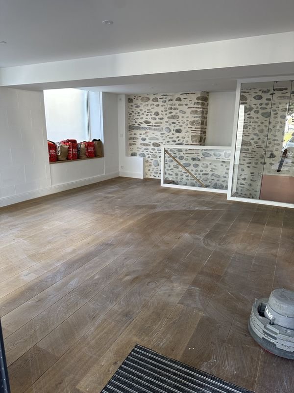 Parquet d'un local commercial avant remise en état