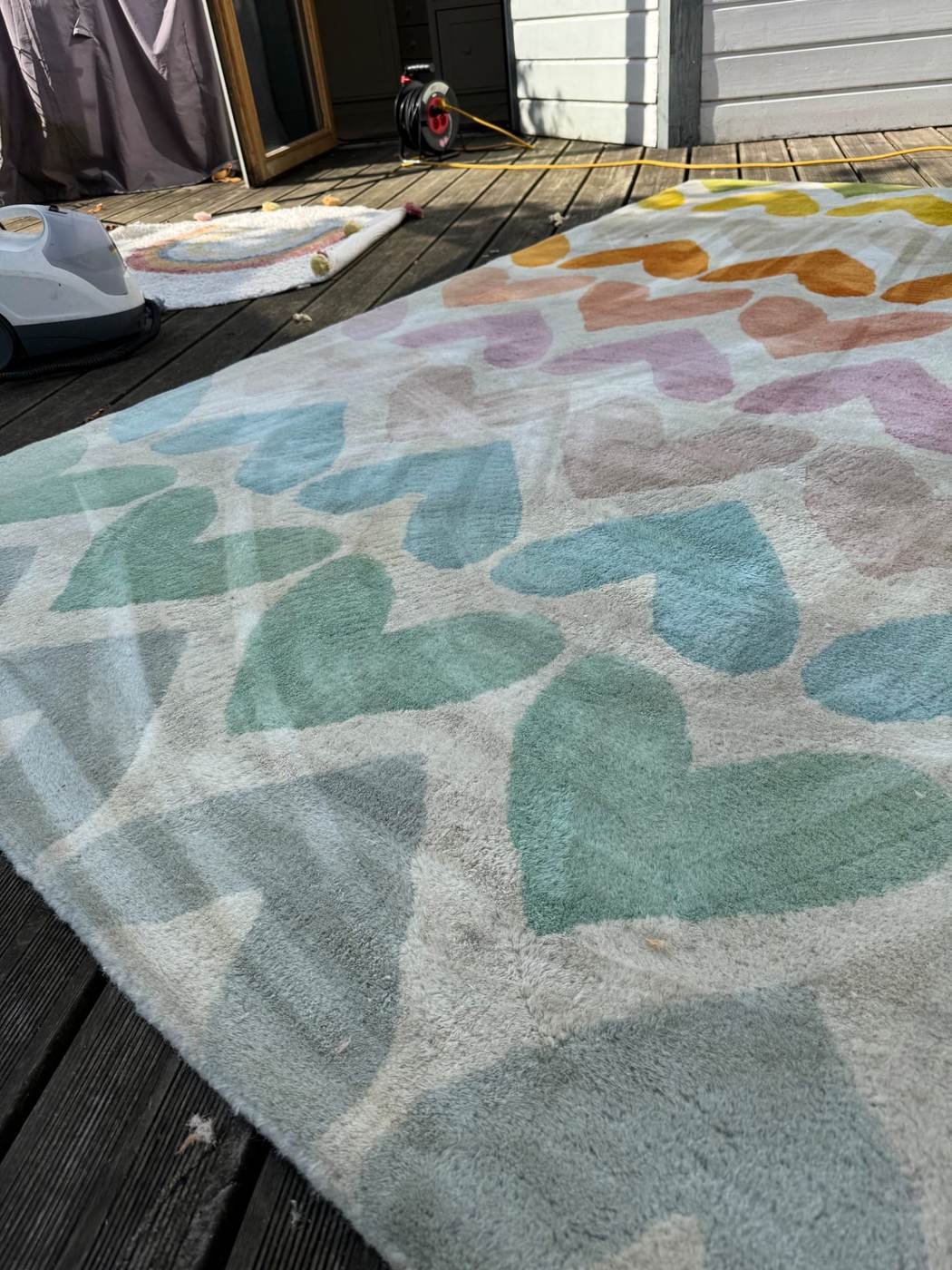 Tapis à Idron avant nettoyage textile, taches visibles